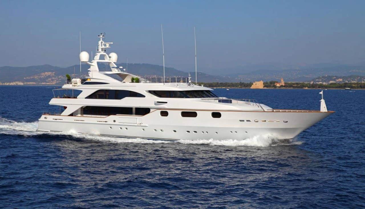 Akira One yacht. Yacht charter Greece with crew. Akira one yacht price