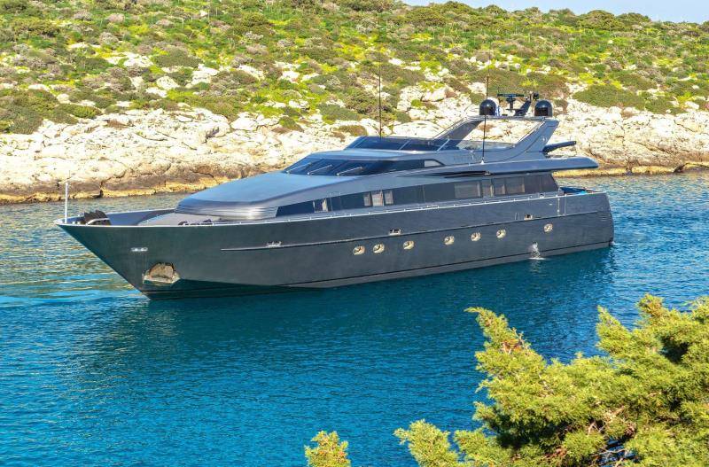 Summer Fun – Motor yacht charter in Greece