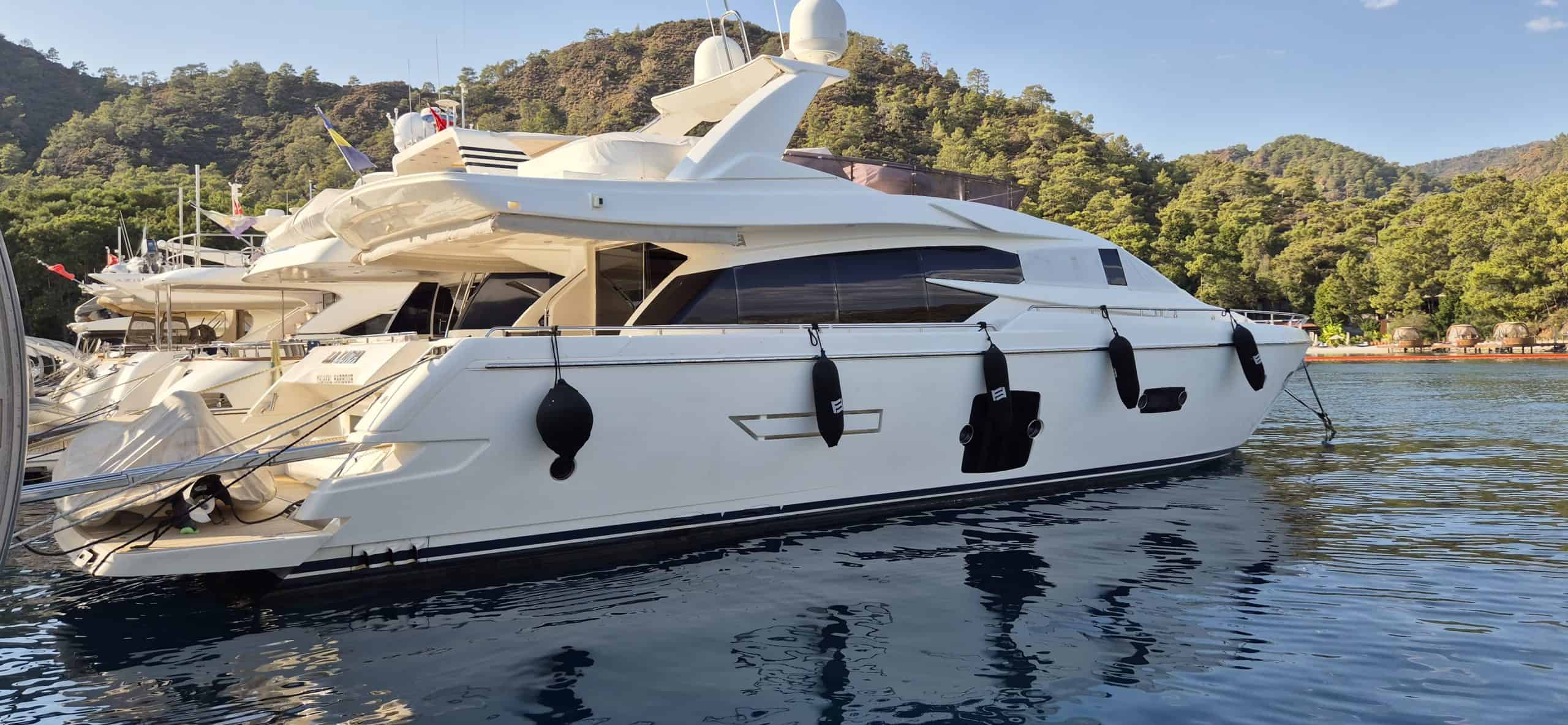 FERRETTI 750 Motor Yacht For Sale