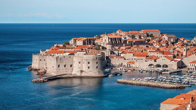 o pari yacht - dubrovnik 512798 640 - O&#8217;Pari yacht. Luxury mega yacht charter Greece with crew. O&#8217; Pari prices.
